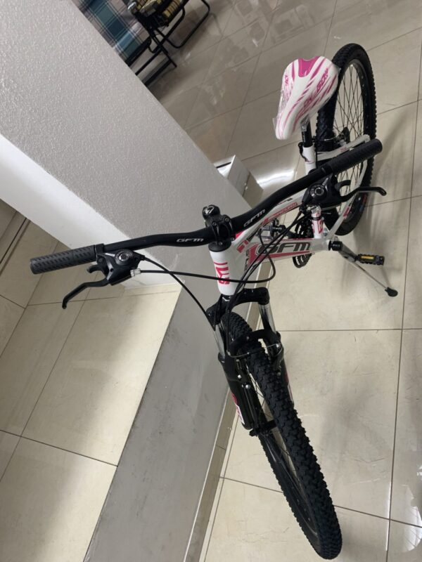 BICICLETTA 27,5 BIANCO E ROSA GFM - immagine 2